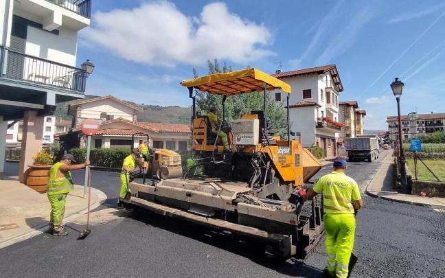 Ortzegunean, bertzeak bertze, Aita Donostia karrika breaztatu zuten.