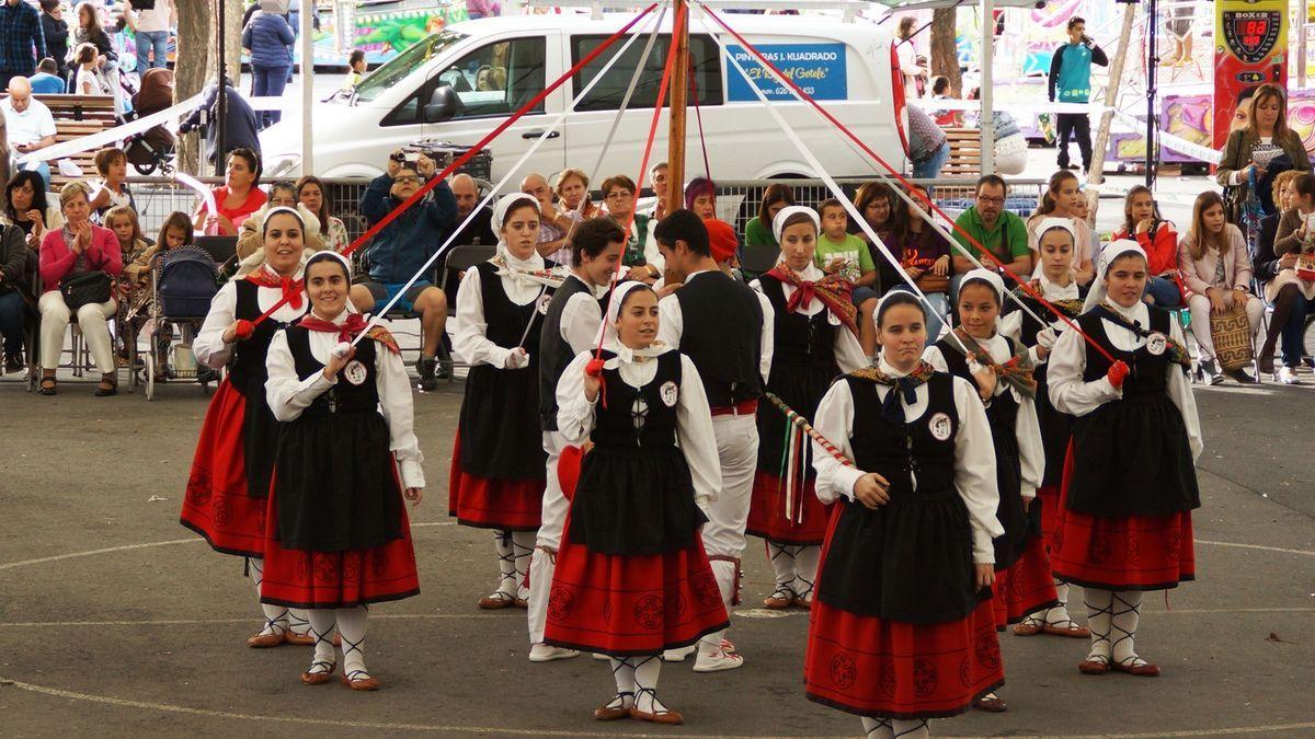El grupo de danzas Ibai Lorak participar&aacute; en los actos.
