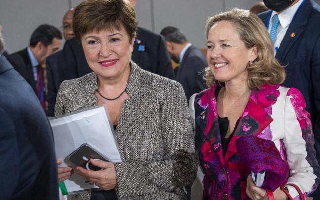 La directora gerente del FMI, Kristalina Georgieva y la presidenta del IMFC y vicepresidenta primera del Gobierno español, Nadia Calviño
