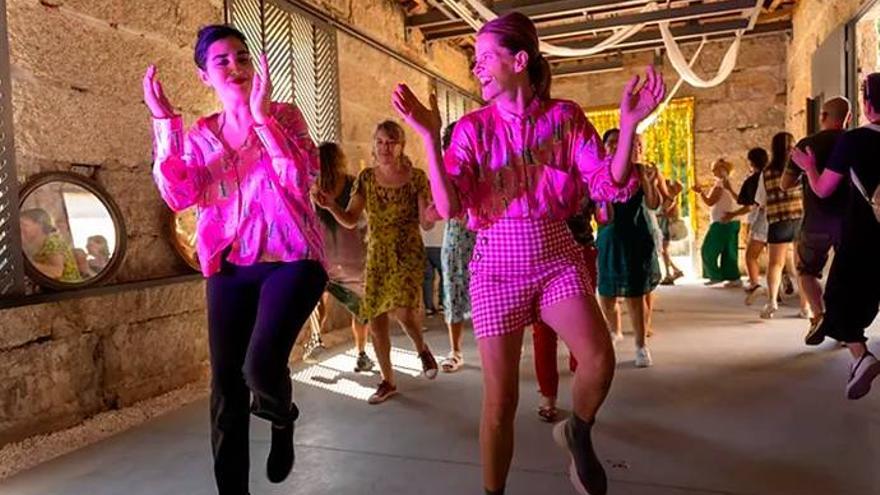 Barakaldo recibe hoy el espectáculo de comedia, autoficción y danza 'Bailar Agora'