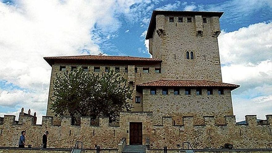 Visita a la Torre de los Varona. | FOTO: CEDIDA