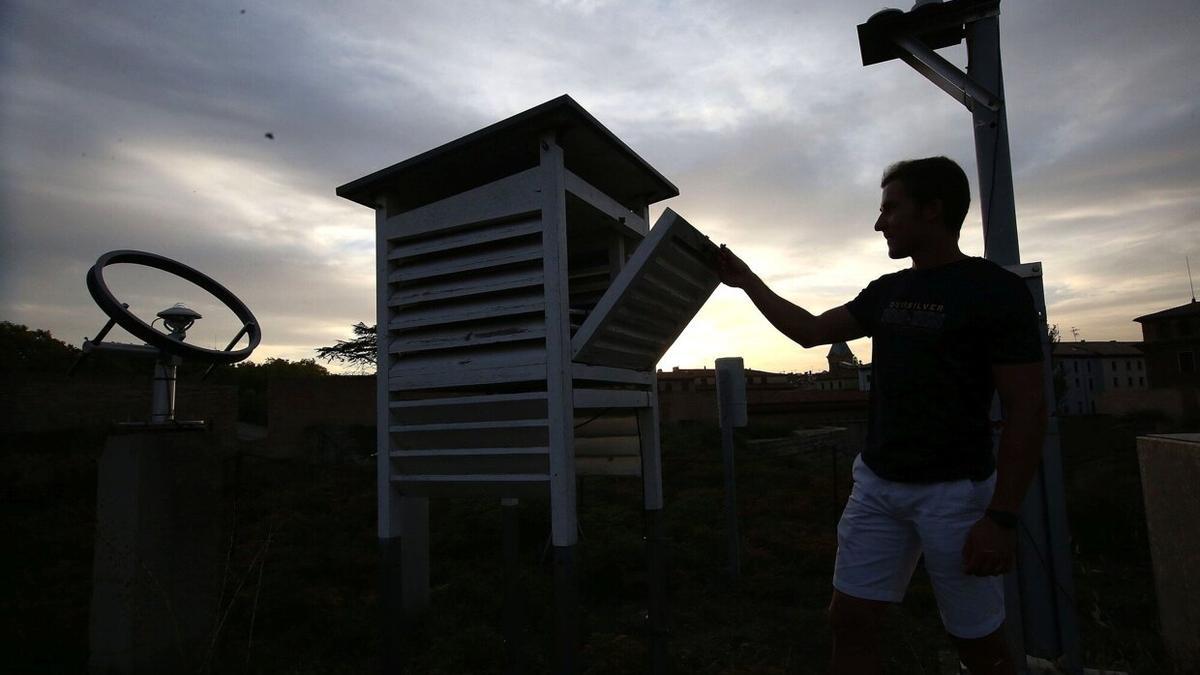 Urko, en la estación meteorológica de Labrit.