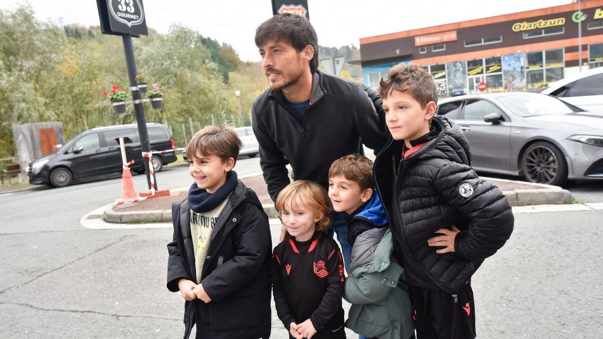 La primera plantilla de la Real se re&uacute;ne a comer en Alegia.