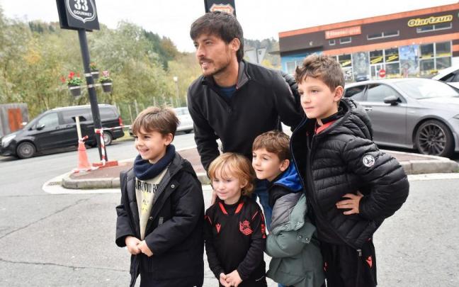La primera plantilla de la Real se re&uacute;ne a comer en Alegia.