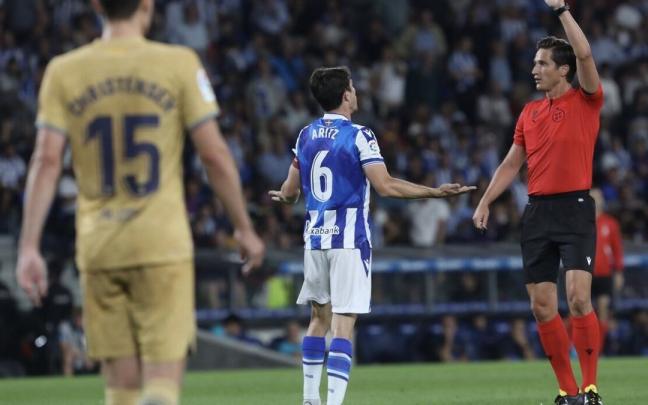 José Luis Munuera Montero, durante el partido entre la Real y el Barcelona