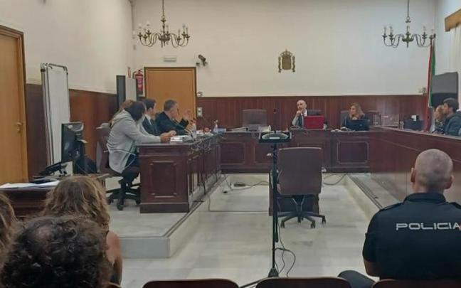 Imagen del juicio contra el acusado de decapitar a un hombre en Huelva.