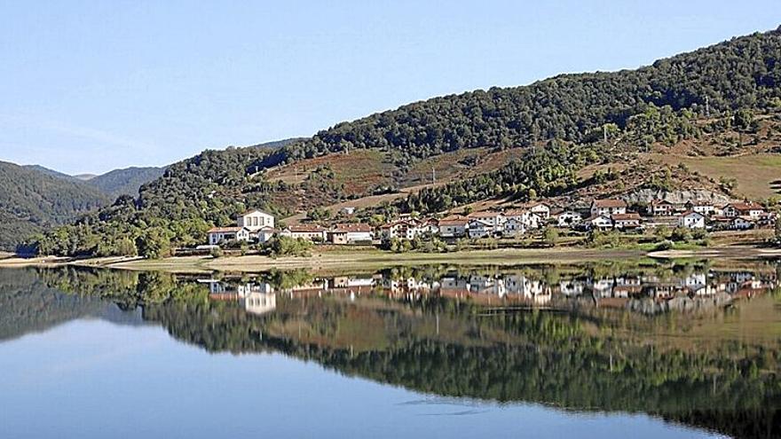 El embalse de Eugui ofrece un entorno sorprendente.