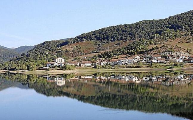 El embalse de Eugui ofrece un entorno sorprendente.