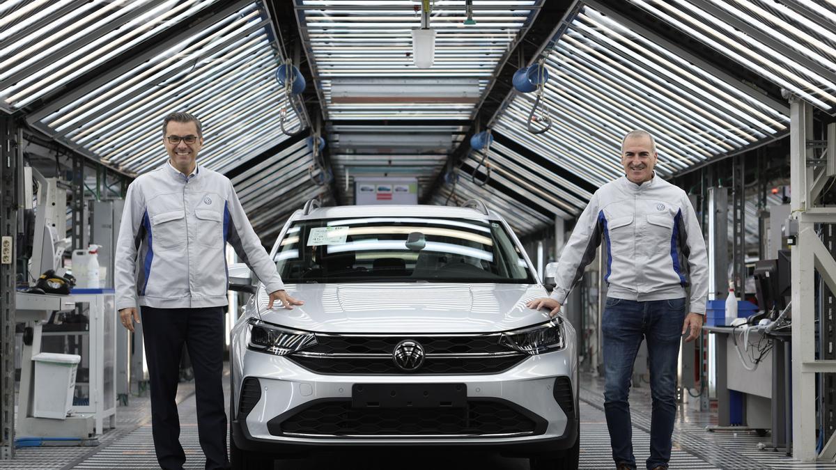 Michael Hobusch, presidente de Volkswagen Navarra (UGT), y Alfredo Morales, presidente del comité.