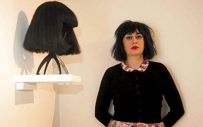 La artista en una exposición anterior en la capital alavesa. La artista en una exposición anterior en la capital alavesa.