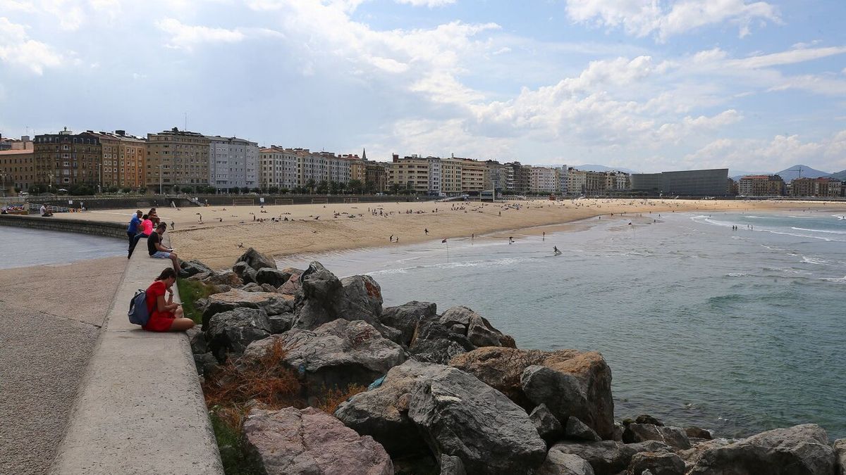 Zona de rocas de Sagúés, donde fue rescatada la persona por el helicóptero