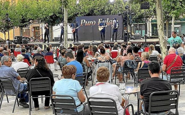 Imagen del concierto de Puro Relajo en el Paseo de Lodosa. | FOTO: M.S.G.