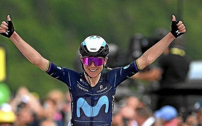 Van Vleuten, feliz ayer en la meta. Van Vleuten, feliz ayer en la meta.