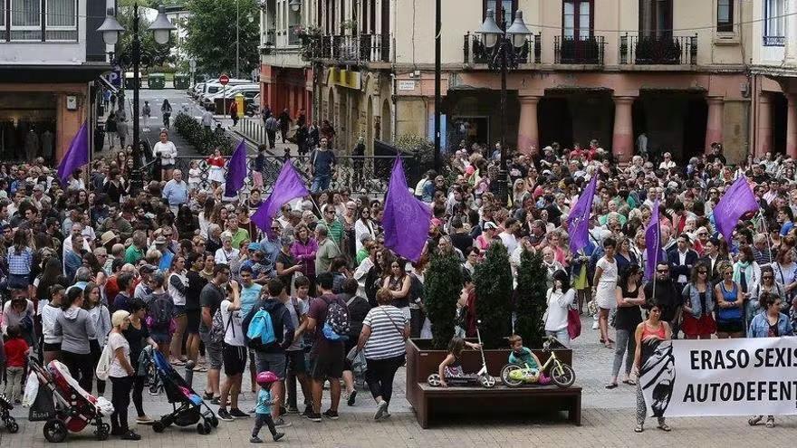 Protesta que se celebró en Zarautz tras la violación durante las fiestas de San Pelayo