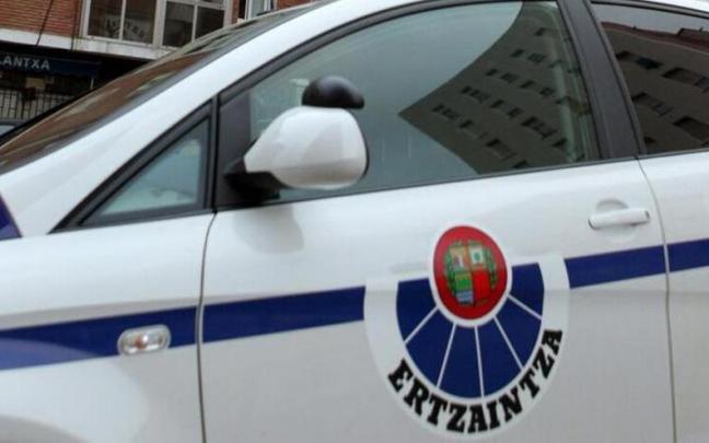 Un coche de la Ertzaintza Un coche de la Ertzaintza