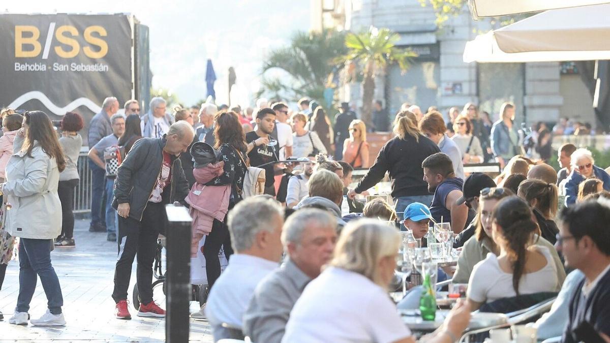 Donostia se llena de visitantes por la Behobia-San Sebastián.