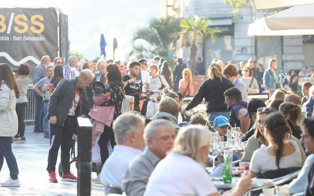 Donostia se llena de visitantes por la Behobia-San Sebastián.