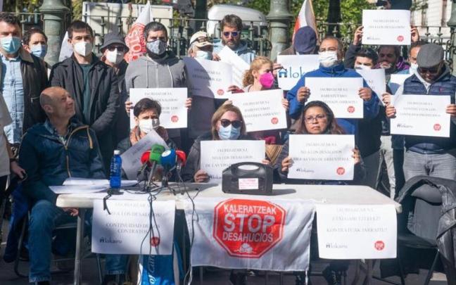 Concentración de vecinos de las viviendas de Jauregizar Concentración de vecinos de las viviendas de Jauregizar