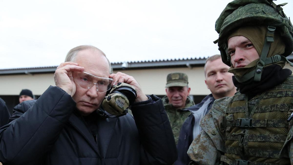 Putin durante su visita a los reservistas cerca de Moscú.