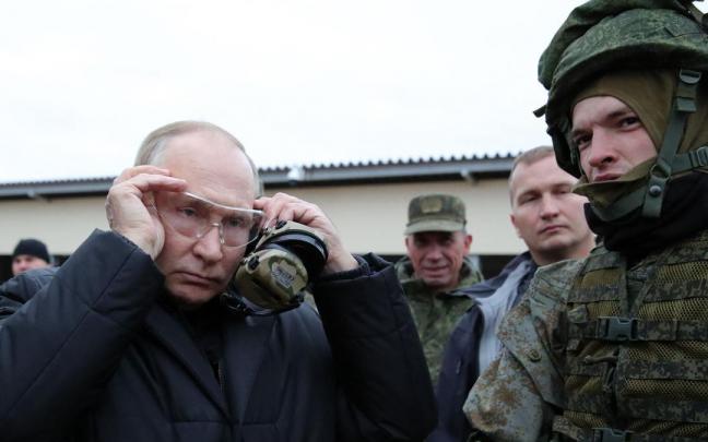 Putin durante su visita a los reservistas cerca de Moscú.