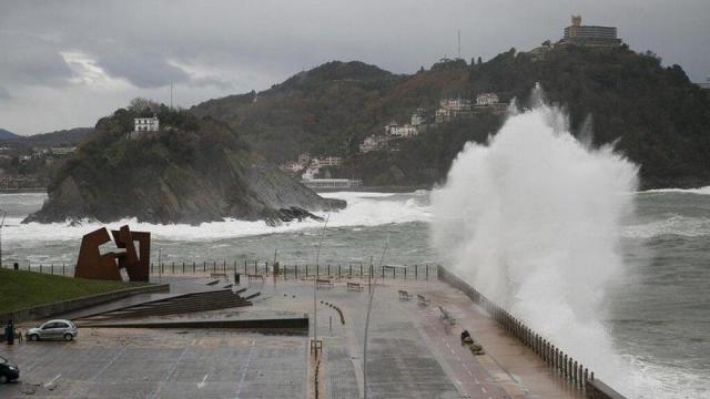 Olas en el Paseo Nuevo