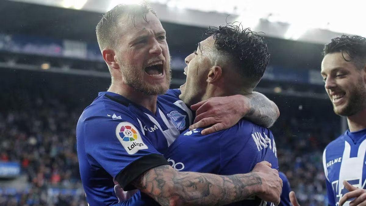 John Guidetti celebra un gol durante su etapa en el Alavés.