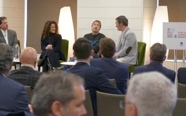 Los tres expertos en la mesa redonda ‘Cambios necesarios en la implementación de la construcción industrializada’. Los tres expertos en la mesa redonda ‘Cambios necesarios en la implementación de la construcción industrializada’.
