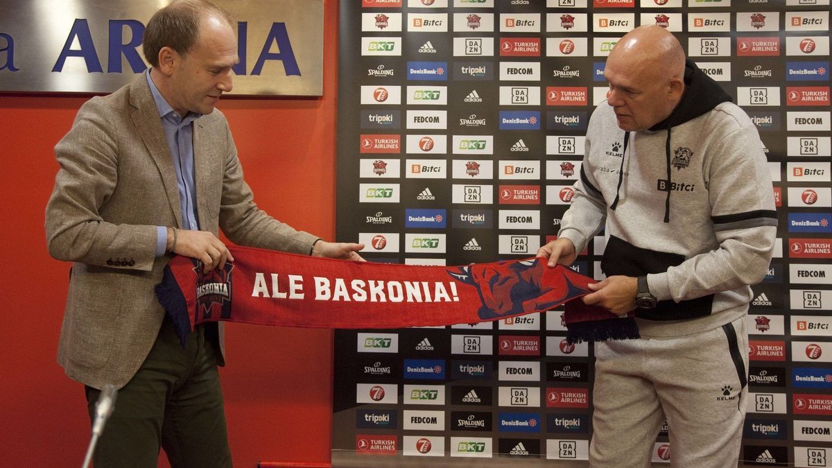 Félix Fernández, junto a Spahija en su presentación como técnico.