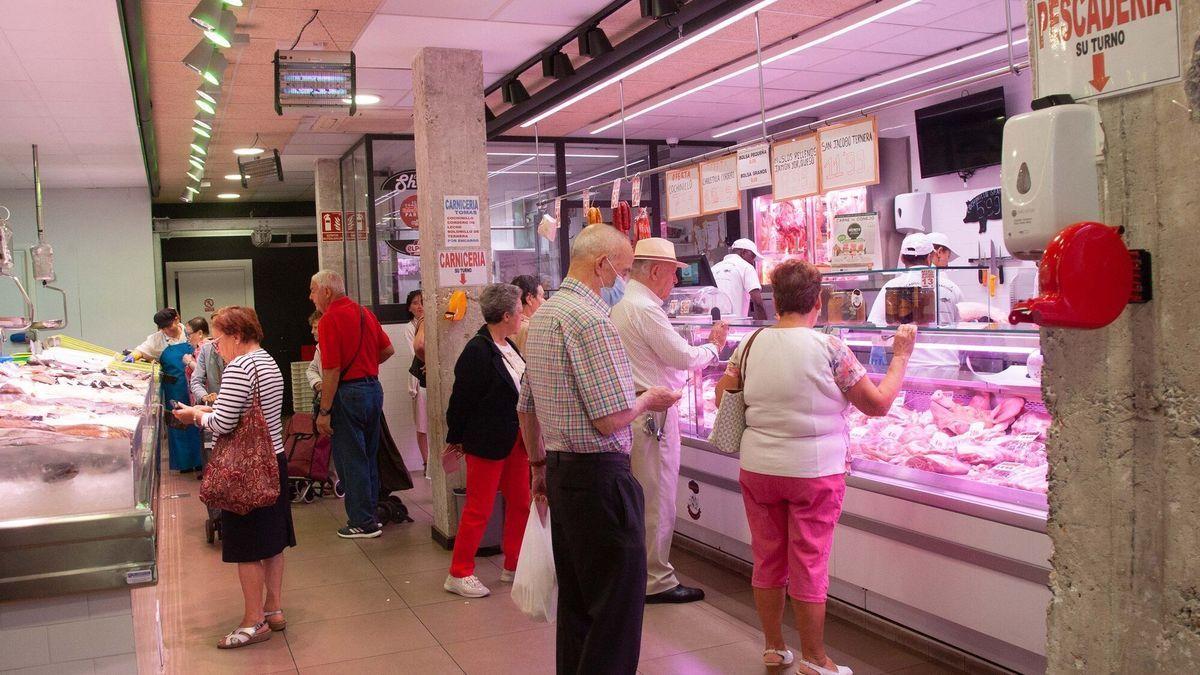 Los mercados de barrio ven inviable una cesta con alimentos frescos a 30 euros.