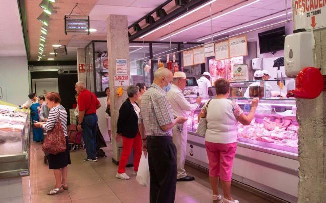 Los mercados de barrio ven inviable una cesta con alimentos frescos a 30 euros.