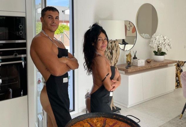 Kiko Jiménez y Maite Galdeano, cocinando semidesnudos.
