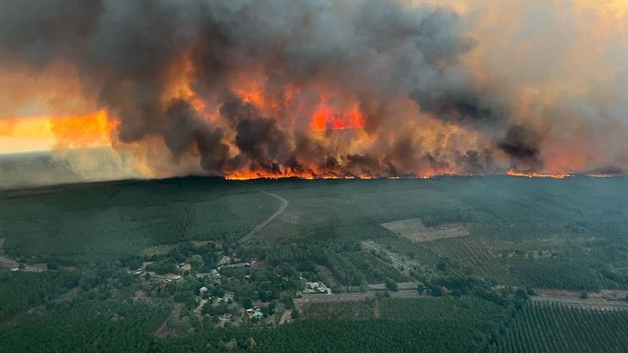 El incendio en el departamento francés de Gironda ha obligado a evacuar a unas 6.000 personas.