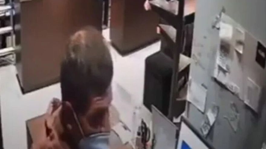 El ladrón lanzó amenazas a la trabajadora: "Te voy a matar".