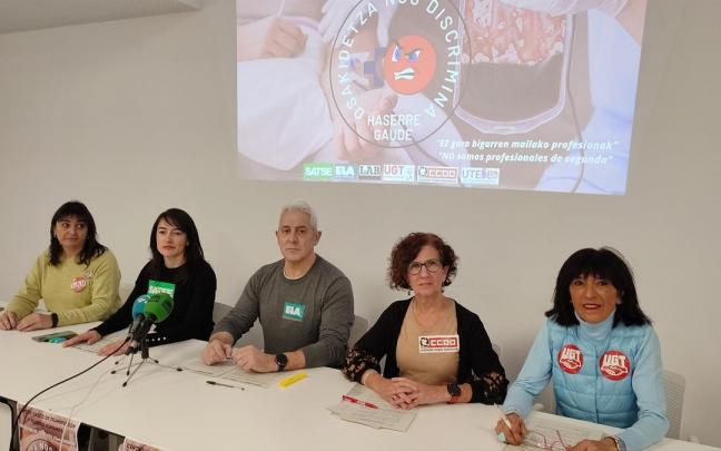 Representantes de SATSE, ELA, LAB, CCOO, UGT y UTESE en el Centro Vasco de Transfusiones y Trasplantes.