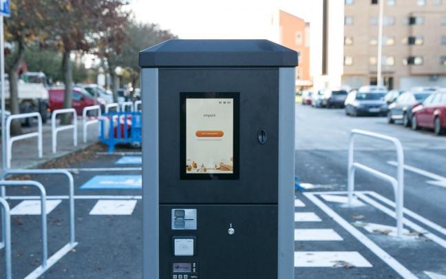 Panel en un parking disuasorio de Pamplona.