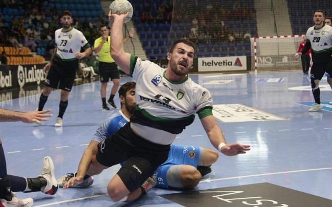 El pivote navarro Aitor García, pieza básica del ataque y también de la defensa de Anaitasuna.