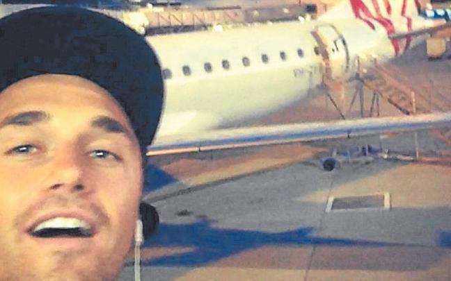 Una foto del presentador australiano de programas de viaje, Tyson Mayr, que era suplantado por el estafador. Una foto del presentador australiano de programas de viaje, Tyson Mayr, que era suplantado por el estafador.