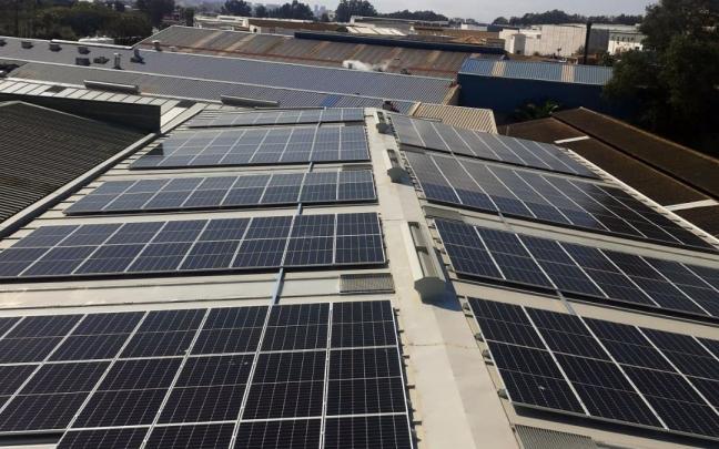 Instalación de paneles solares.