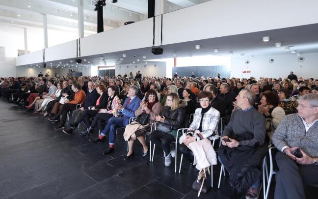 Las y los asistentes al acto de reconocimiento del Gobierno de Navarra.