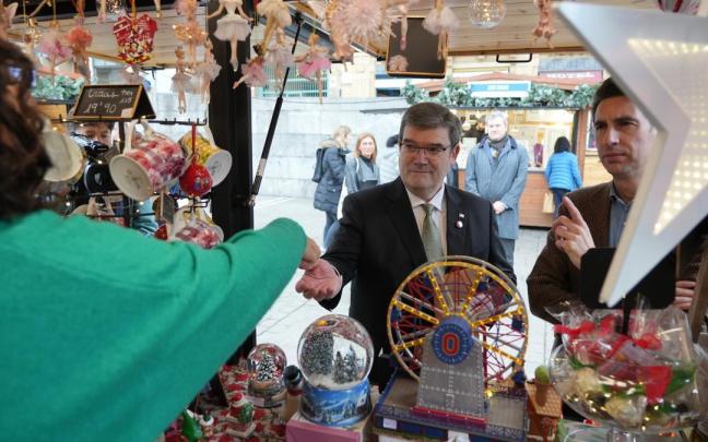 Gabonetako azokara bisitaldia egin du Aburtok.