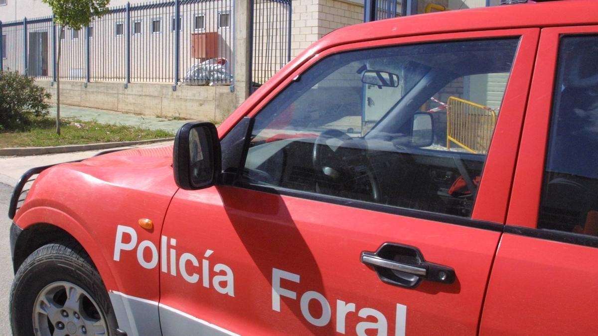 Imagen de archivo de una patrulla de la Policía Foral en el polígono Las Labradas