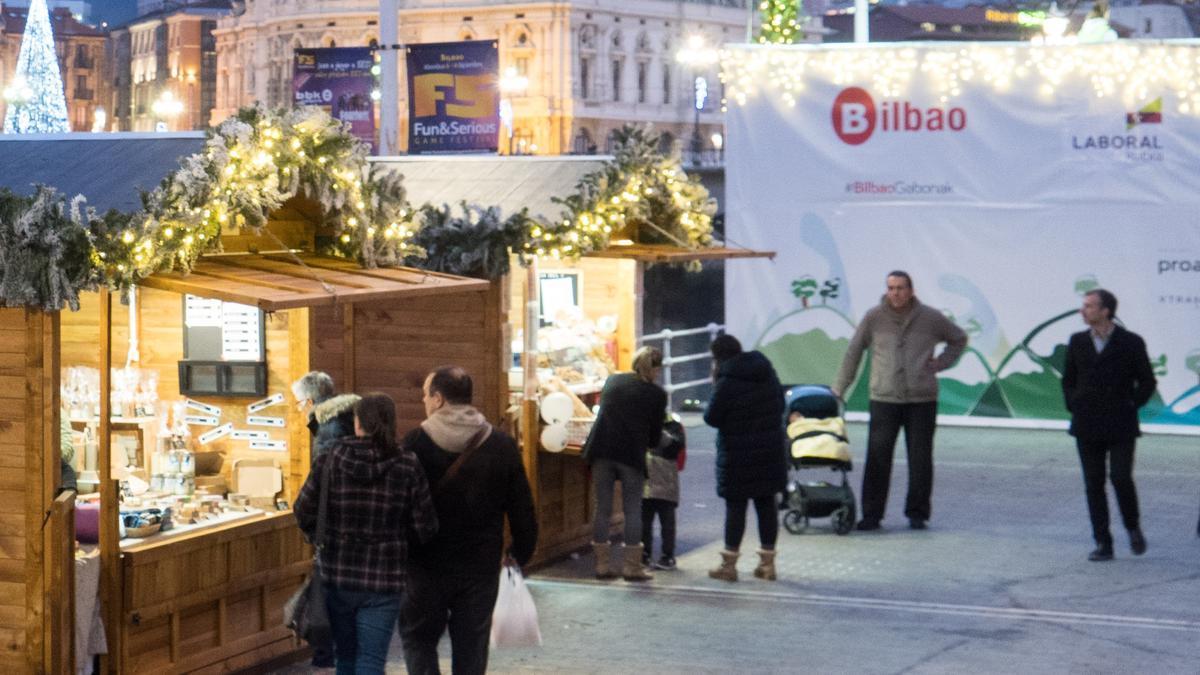 El mercado de Navidad de Bilbao abre con 20 casetas en el Muelle de Ripa