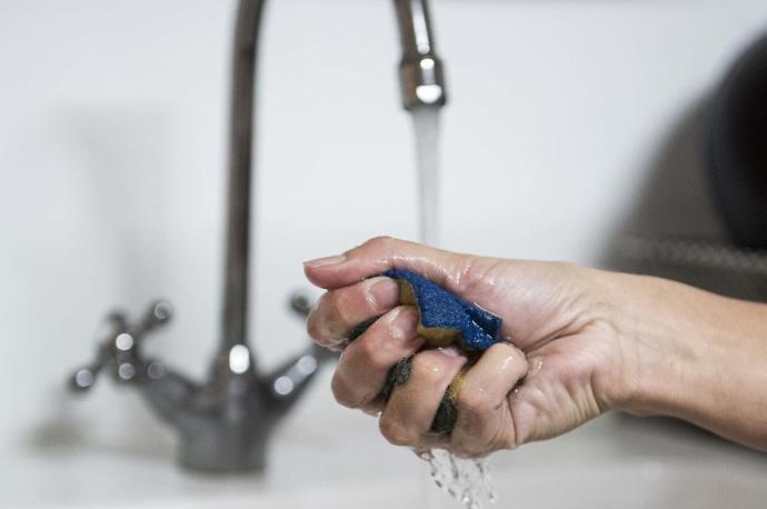 Consumo de agua en una cocina.