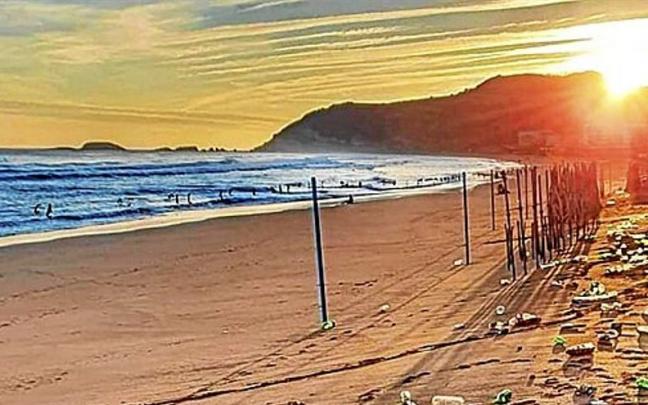 Cientos de desperdicios tras las Euskal Jaiak de Zarautz Cientos de desperdicios tras las Euskal Jaiak de Zarautz