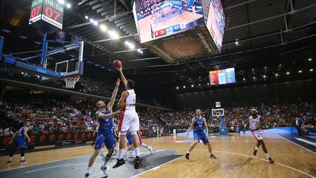 Partido Espa&ntilde;a - Islandia de baloncesto en el Navarra Arena