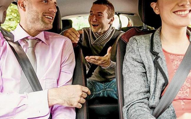 Varias personas compartiendo coche. | FOTO: N.G.