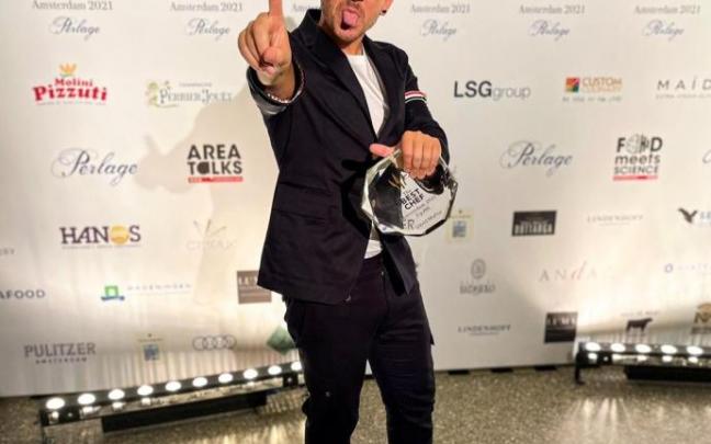 Dabiz Muñoz, recibiendo el premio al mejor chef del mundo en The Best Chef Awards, en Amsterdam. Dabiz Muñoz, recibiendo el premio al mejor chef del mundo en The Best Chef Awards, en Amsterdam.