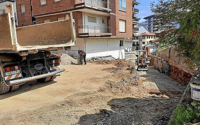 Obras para mejorar la accesibilidad en Aranagoikoa. | FOTO: N.G.