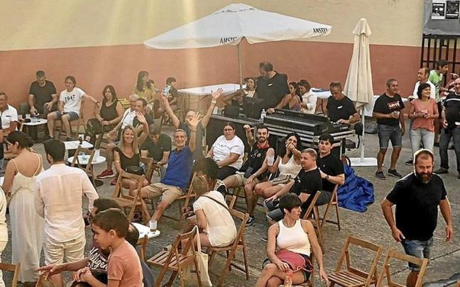 El recinto del festival, el patio de la casa de cultura, durante los conciertos. | FOTOS: M.S.G.