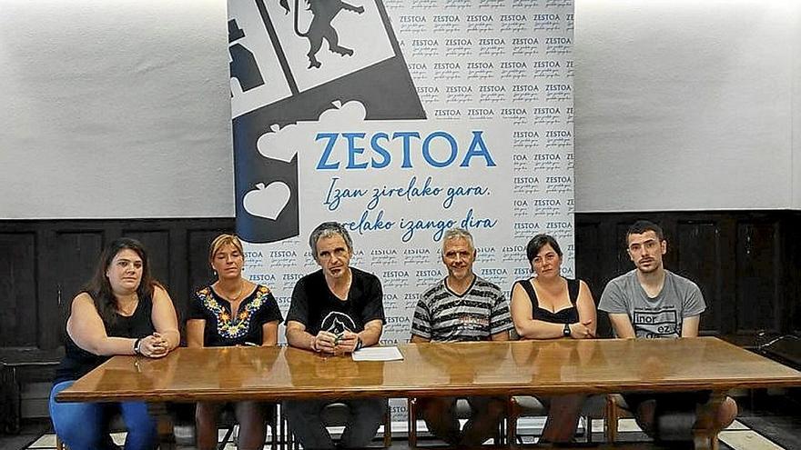 Representantes del Gobierno municipal de Zestoa. | FOTO: UDALA